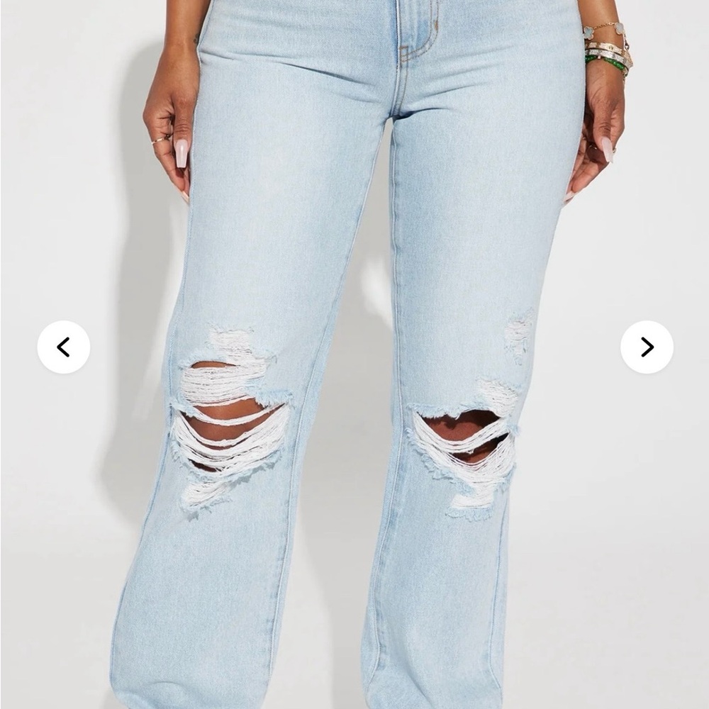 High-waisted, straight-leg blue denim jeans #highwaistedjeans